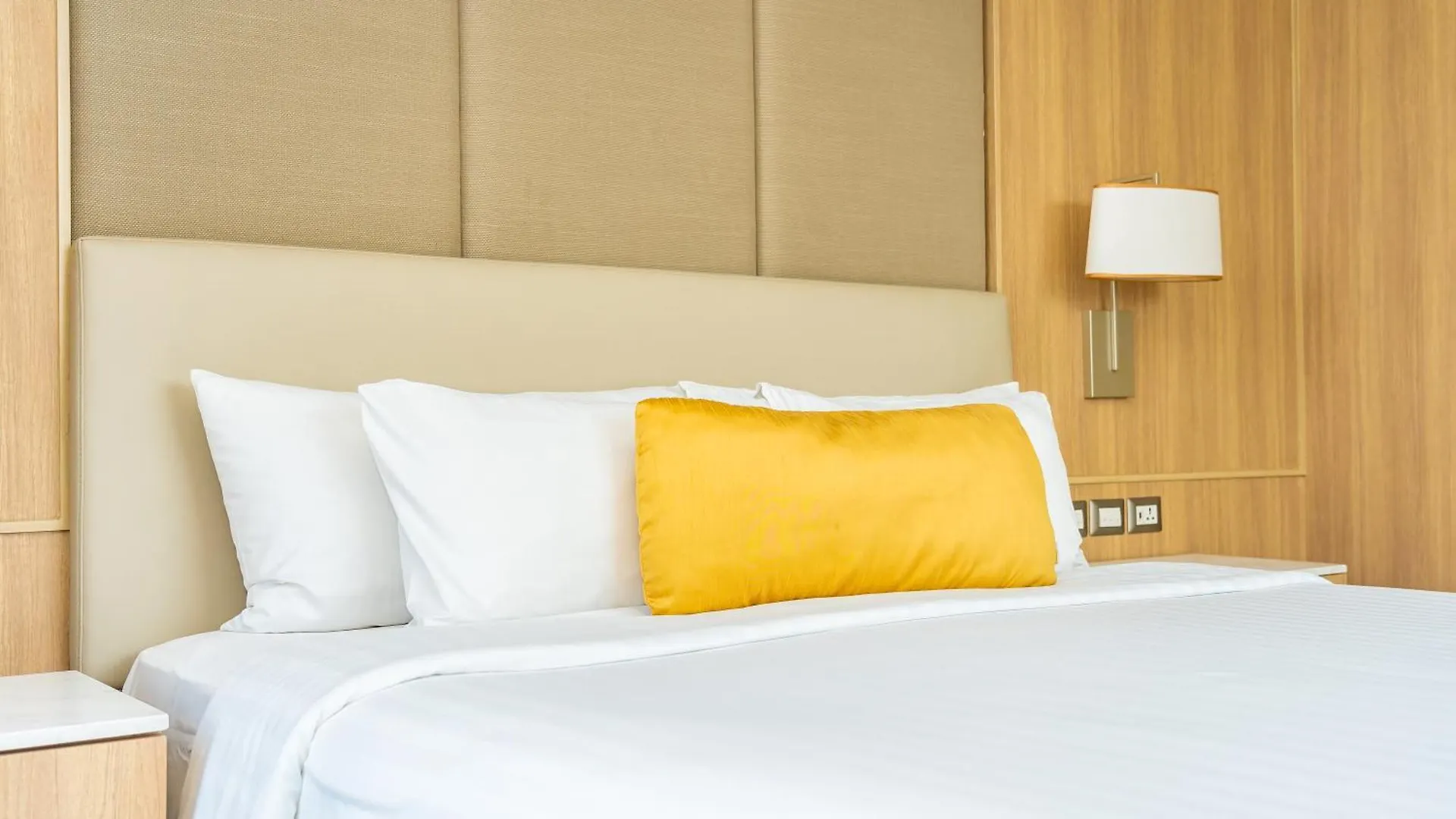 El De Seven Inn Luxury Hotel Near Igi Airport India